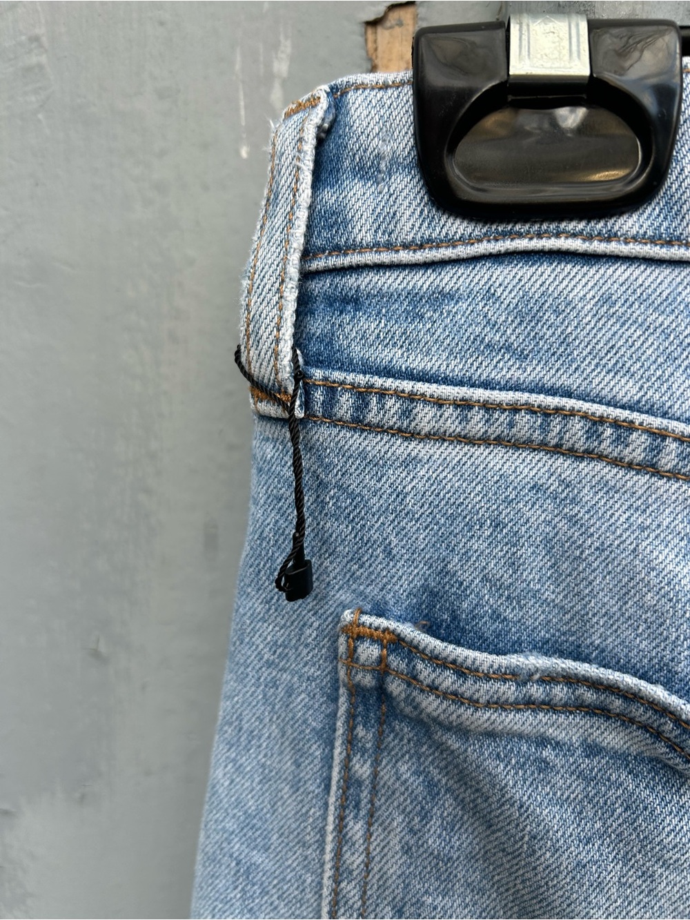 Denim Forum Arlo High Rise Straight, size 30 - Picture 7 of 13